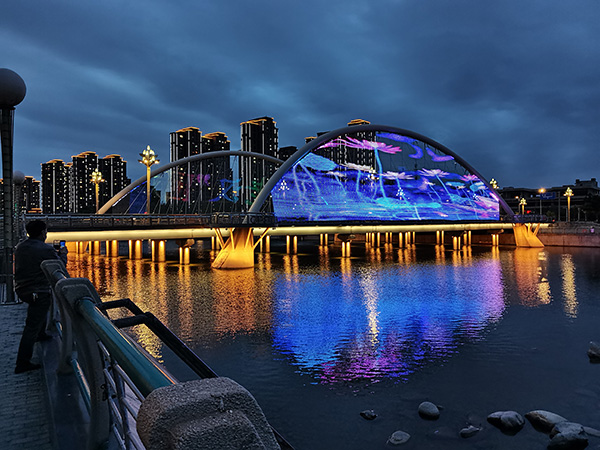 1742970194152440.jpg 军垦路街道河道亮化.jpg