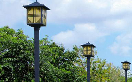 太阳能军垦路街道庭院灯怎么选亮度与续航更耐用